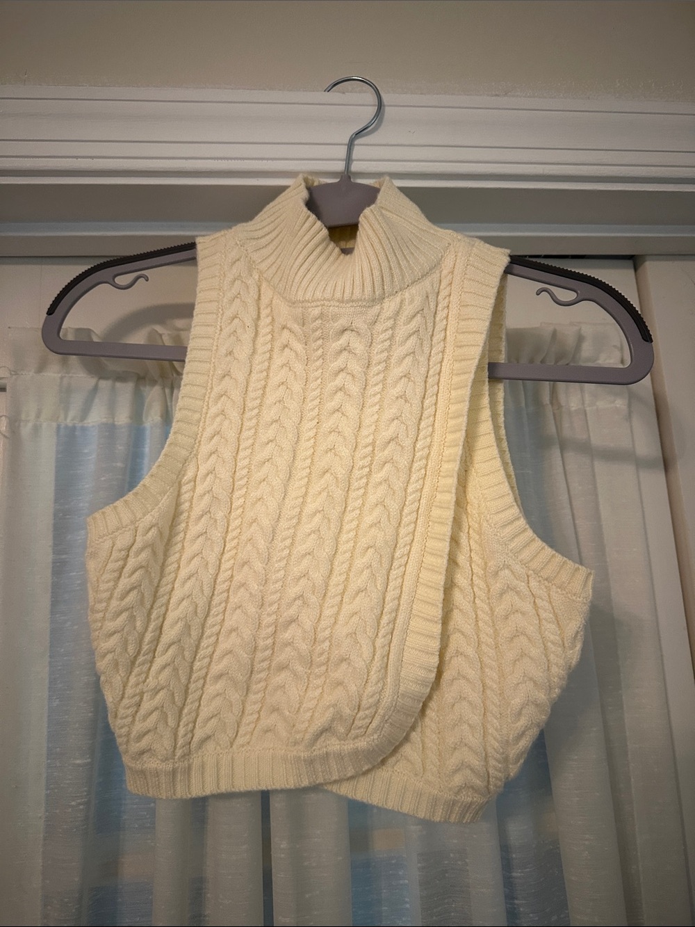 Storia Cream Cable-Knit Sleeveless Turtleneck Vest